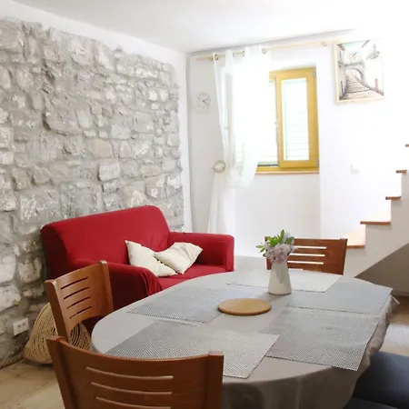 Alex Apartman *